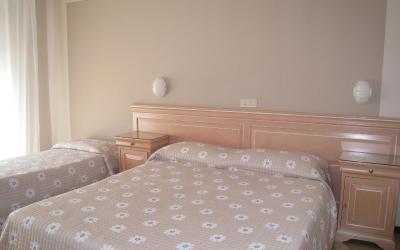 Camera Tripla con Vista Lago Parziale 