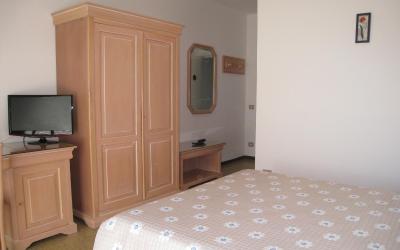 Camera Matrimoniale con Vista Lago Parziale 