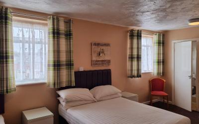 Family Room (Sleeps 4)