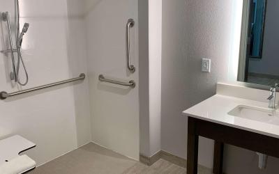 King Suite - Mobility Access/Non-Smoking