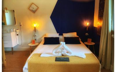 Chambre Lit Queen-Size - Vue sur Piscine Chambre Lit Queen-Size - Vue sur Piscine