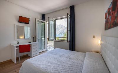 Camera Matrimoniale con Vista Lago