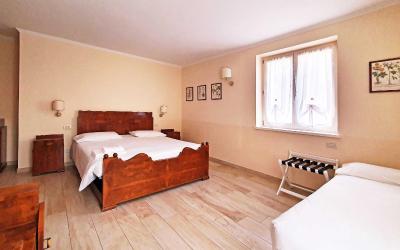 Camera Tripla Deluxe 