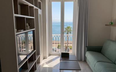 Camera Matrimoniale Deluxe con Balcone e Vista Mare