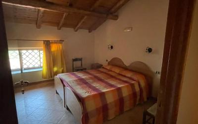 Camera Matrimoniale con Vista Giardino