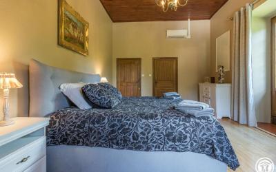 Chambre Lit King-Size - Vue sur Piscine 