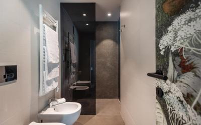 Camera Tripla Superior