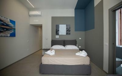 Camera Tripla Superior