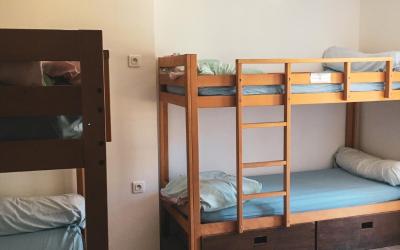 Lit dans Dortoir pour Femmes de 6 Lits Lit dans Dortoir pour Femmes de 6 Lits