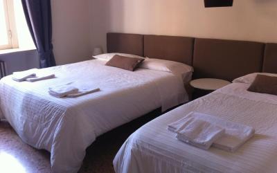 Camera Quadrupla Economy