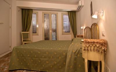 Camera Comfort Matrimoniale/Doppia con Letti Singoli con Vista Mare