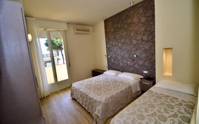 Camera Tripla Standard