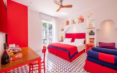 Camera Matrimoniale/Doppia con Letti Singoli con Vista Mare Parziale