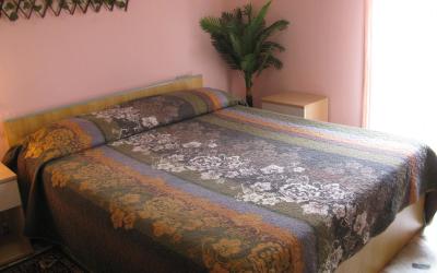 Camera Matrimoniale con Bagno in Comune 