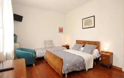 Chambre Triple avec Salle de Bains Privative