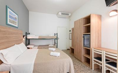 Camera Quadrupla Classic