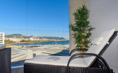 Appartamento con 2 Camere da Letto, Terrazza e Vista Mare