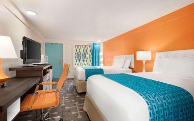 Deluxe Double Room (2 Adults + 1 Child)