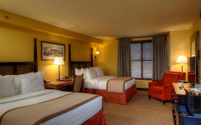 Deluxe Double Queen Room