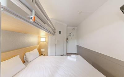 Chambre Triple (1 Lit Double et 1 Lit Simple) Chambre Triple (1 Lit Double et 1 Lit Simple)