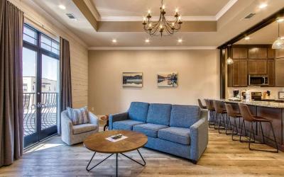 Efficiency Suite with One Queen Bed and Two Single Beds - Accessible/Non-Smoking
