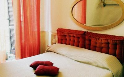 Camera Matrimoniale con Bagno in Comune 