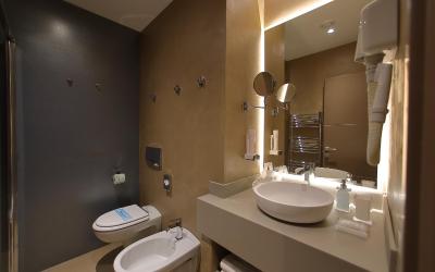 Camera Tripla con Vista Lago