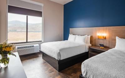 Queen Room with Two Queen Beds and Bath Tub - Disability Access