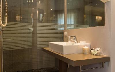 Piccola Camera Matrimoniale/Doppia con Letti Singoli