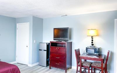 Deluxe Queen Suite