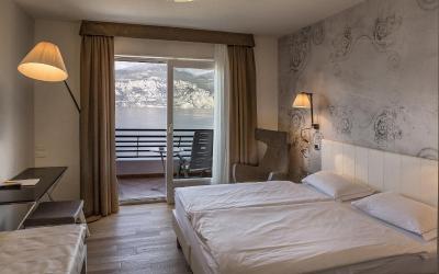Camera Deluxe Matrimoniale/Doppia con Letti Singoli con Vista Lago 