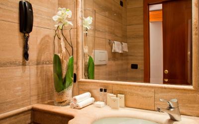 Camera Tripla Superior