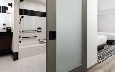Queen Room with Two Queen Beds and tub - Disability access