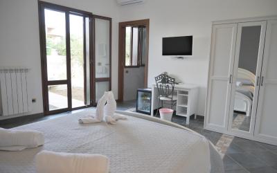 Camera Matrimoniale con Vista Giardino