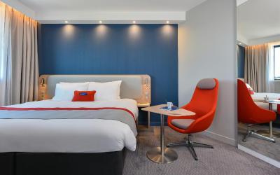 Chambre Lit Queen-Size Standard - Accessible aux Personnes u00e0 Mobilitu00e9 Ru00e9duite Chambre Lit Queen-Size Standard - Accessible aux Personnes u00e0 Mobilitu00e9 Ru00e9duite