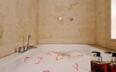 Camera Matrimoniale con Vasca Idromassaggio