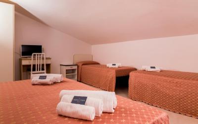 Camera Quadrupla Economy