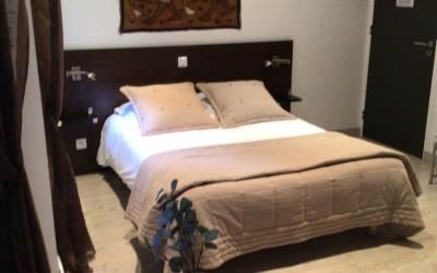 Chambre Double ou Lits Jumeaux avec Salle de Bains