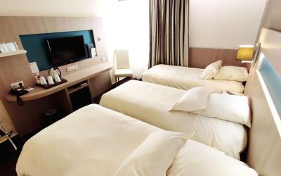 Chambre Triple Standard (3 Lits Simples) Chambre Triple Standard (3 Lits Simples)