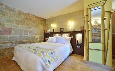 Chambre Lit King-Size avec Douche Accessible en Fauteuil Roulant - Adaptu00e9e aux Personnes u00e0 Mobilitu00e9 Ru00e9duite Chambre Lit King-Size avec Douche Accessible en Fauteuil Roulant - Adaptu00e9e aux Personnes u00e0 Mobilitu00e9 Ru00e9duite