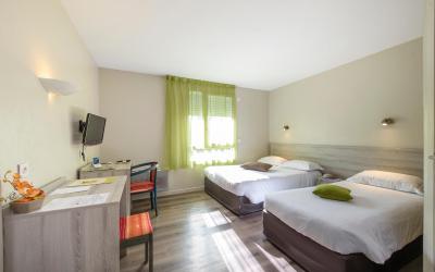 Chambre Triple - Accessible aux Personnes u00e0 Mobilitu00e9 Ru00e9duite Chambre Triple - Accessible aux Personnes u00e0 Mobilitu00e9 Ru00e9duite