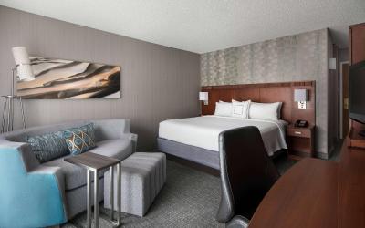 Guestroom King with Sofabed