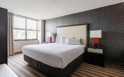 King 1 Bedroom Apartment