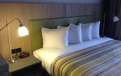 One-Bedroom King Suite - Disability Access/Non-Smoking