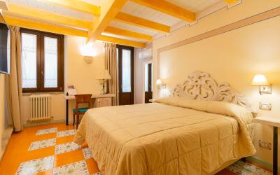 Camera Deluxe Matrimoniale/Doppia con Letti Singoli