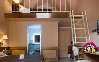 Camera Tripla Superior