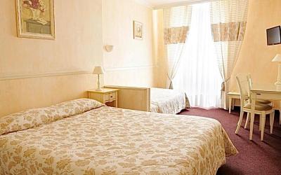 Chambre Triple Classique avec Baignoire ou Douche