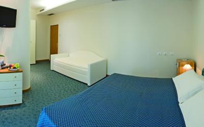 Camera Tripla Classic