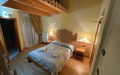 Camera Quadrupla Superior