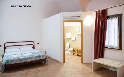 Camera Quadrupla Economy